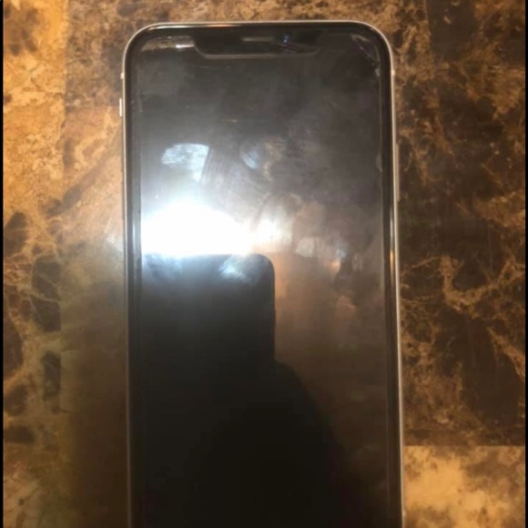 Iphone XR - Picture 2 of 2